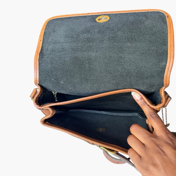 Vintage 1980s Coach Spectator City Bag Black Tan Leather Crossbody Quiet Luxury - Picture 9 of 16